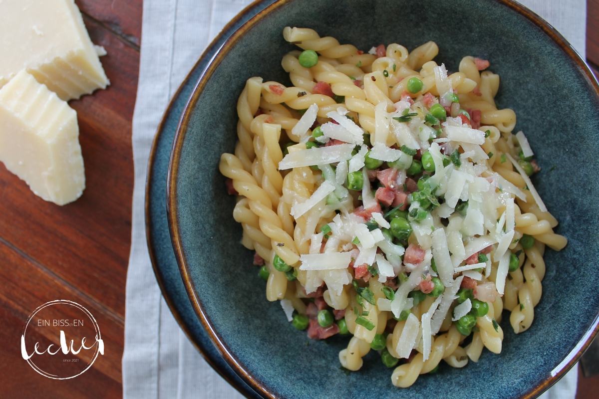 Pasta mit Erbsen und Speck von einbissenlecker.de