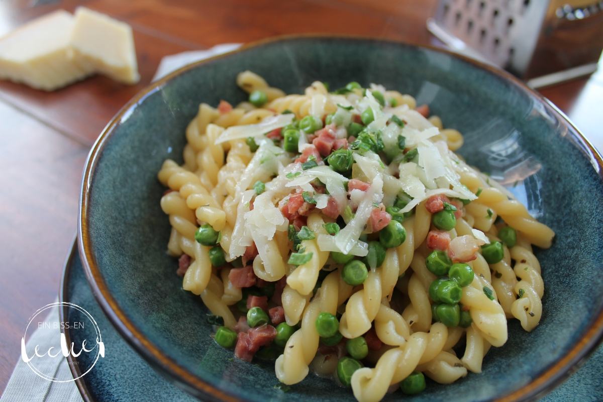 Pasta mit Erbsen und Speck von einbissenlecker.de