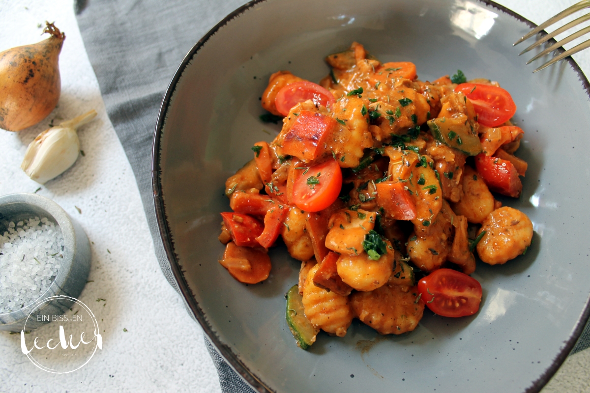 Gnocchi-Pfanne mit Lachs - ein Rezept von einbissenlecker.de