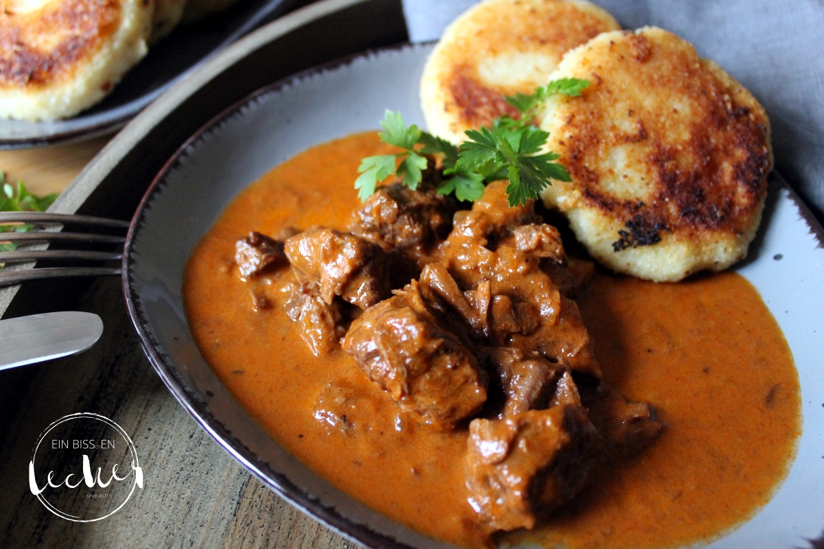 Rahmgulasch - ein Rezept von einbissenlecker.de