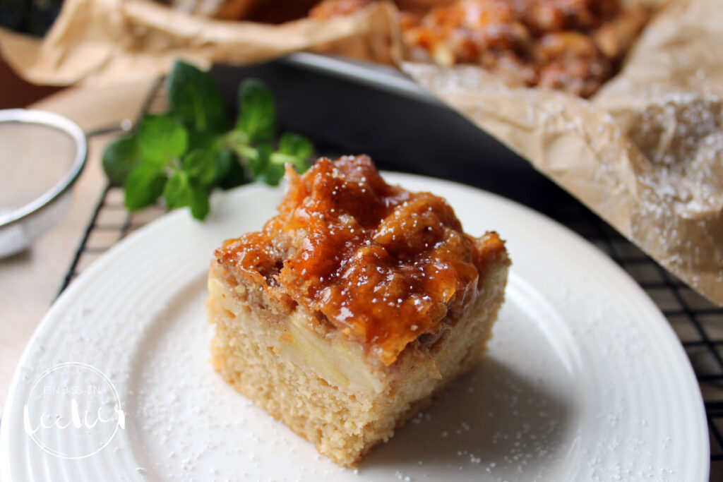 Memas Apfel-Streuselkuchen vom Blech - einbissenlecker Memas Apfel-Streuselkuchen vom Blech - einbissenlecker