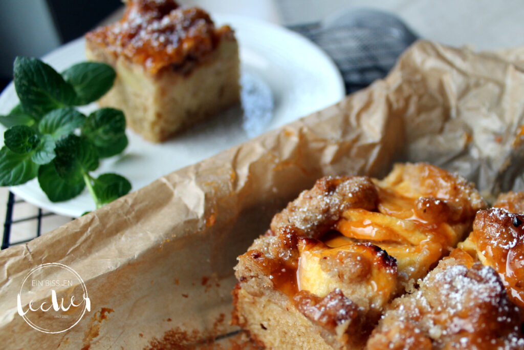 Memas Apfel-Streuselkuchen vom Blech - einbissenlecker Memas Apfel-Streuselkuchen vom Blech - einbissenlecker