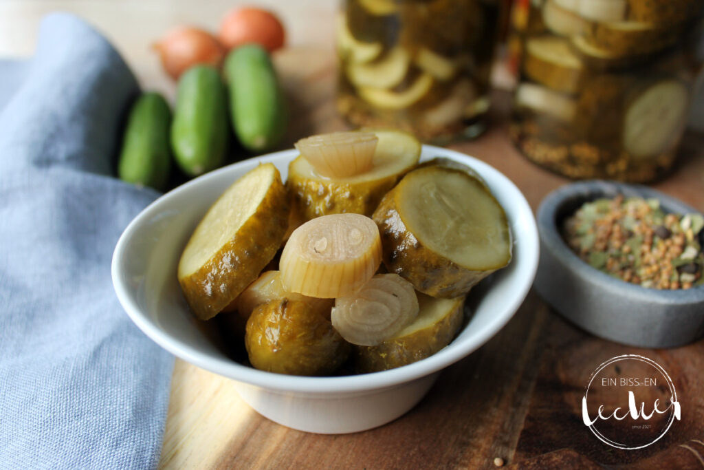 Eingelegte Gurken süß-sauer - ein Rezept von einbissenlecker.de